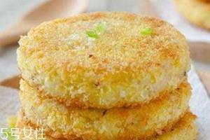土豆饼可以用糯米粉吗 做土豆饼用什么可以代替糯米粉 土豆饼可以用糯米粉吗 做土豆饼用什么可以代替糯米粉