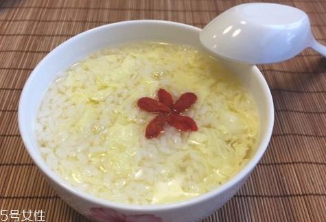 米酒鸡蛋可以丰胸吗 米酒鸡蛋食谱 米酒鸡蛋可以丰胸吗 米酒鸡蛋食谱