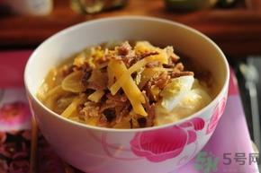 吃榨菜上火吗?榨菜吃多了有什么坏处 吃榨菜上火吗?榨菜吃多了有什么坏处