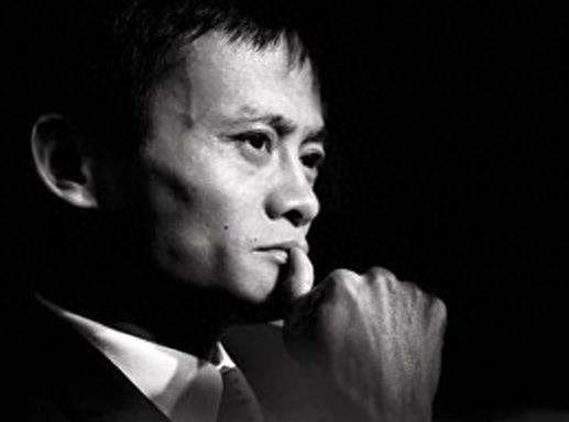 从与王菲合唱《风清扬》,召集群星拍摄《攻守道》看马云武侠情结