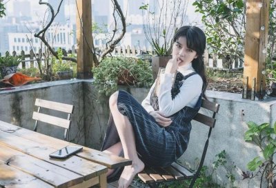 ​沫子企鹅电竞合约到期，暗示更换平台直播，网友：也就两个选择了