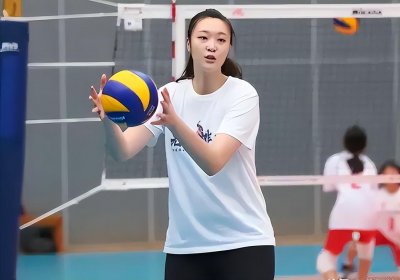 ​31岁惠若琪晒近照！结婚4周年买千元蛋糕，博士老公抱女儿抢镜