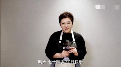 ​香港娱乐圈大亨向华强生日，向太晒众明星祝福视频