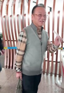 ​72岁歌唱家蒋大为罕见现身，精神依然矍铄，为人十分低调