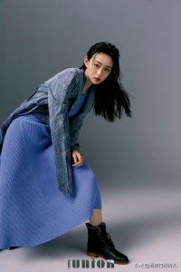 ​何泓姗秋冬时尚写真，大气时尚，尽显女神范