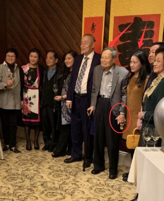 杨振宁的子女后代 杨振宁孙女简介子女照片曝光