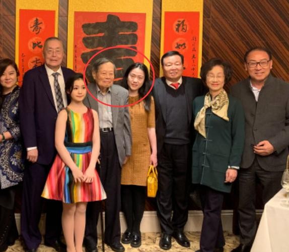 杨振宁的子女后代 杨振宁孙女简介子女照片曝光