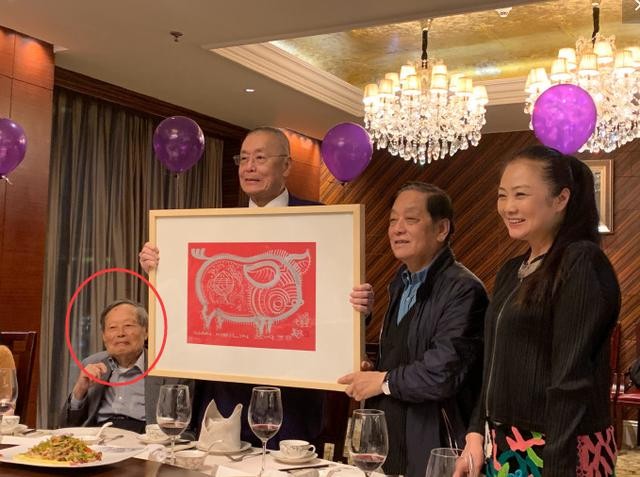杨振宁的子女后代 杨振宁孙女简介子女照片曝光
