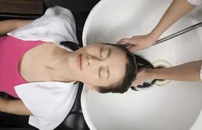 纯牛奶过期了还能喝吗，蒙牛袋装纯牛奶，过期三个月了！还能吃吗？看着还好，也没有别的味道？图10