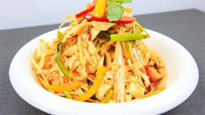 ​厨师长教你一道，快手凉拌菜“麻辣油皮”的做法，10分钟做一大盘