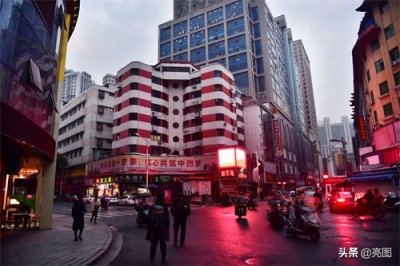 ​芦淞“穿版模特”：10秒变装，一天穿脱百件衣服，月收入过万元