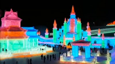 ​第35届哈尔滨国际冰雪节开幕 上百座冰雕作品亮相冰城大街小巷