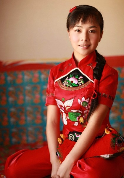 组图：青年歌手王二妮