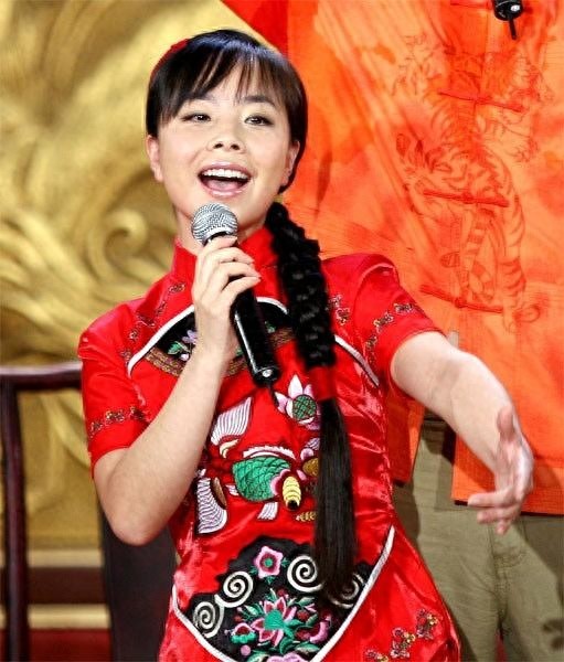组图：青年歌手王二妮