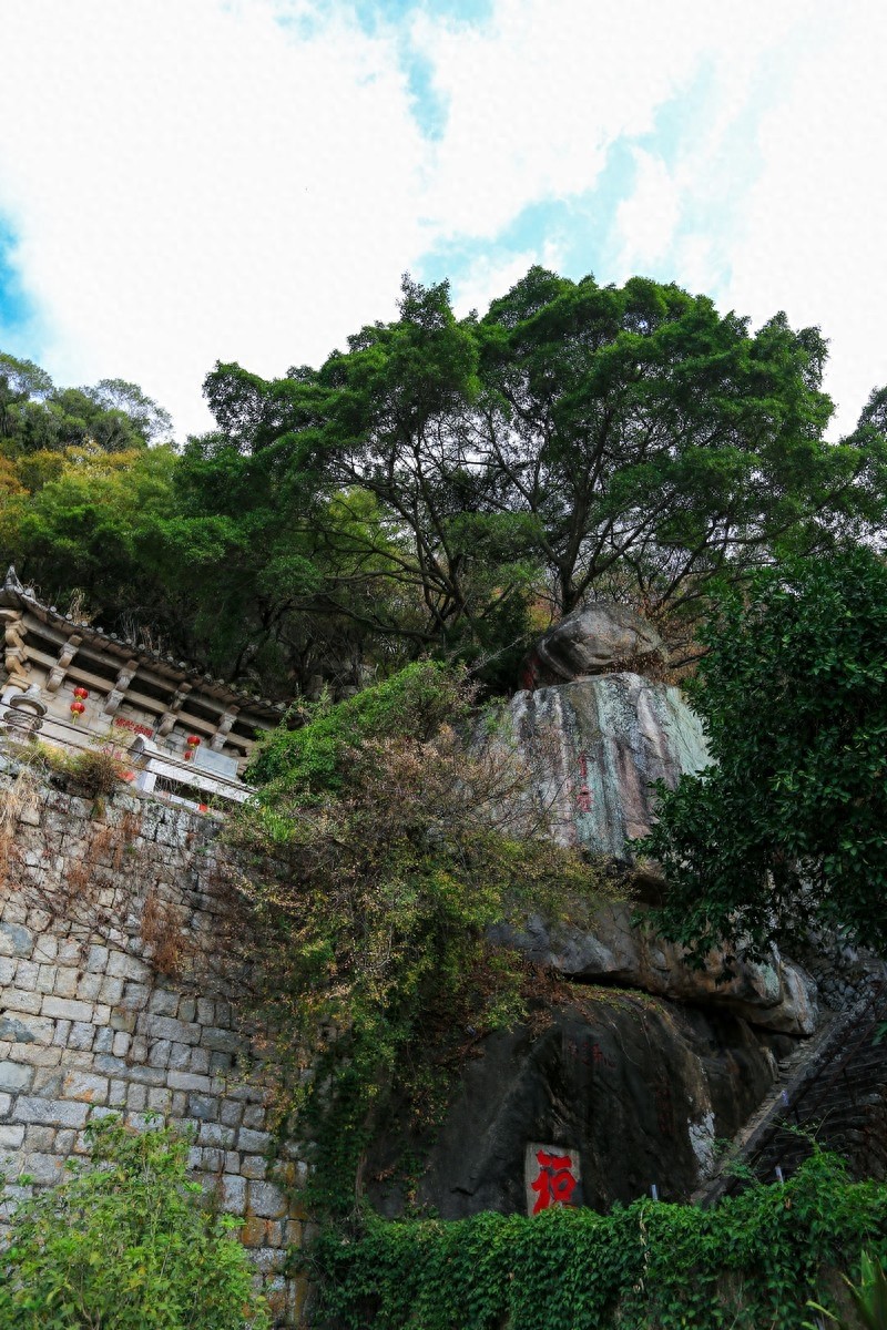 泉州十八景之一，以36洞天，18胜景闻名于世的清源山
