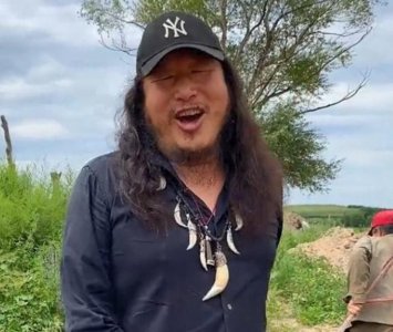 ​毛子哥爆红后暴露真面目，一斤羊肉卷卖到83，网友：为啥不去抢？