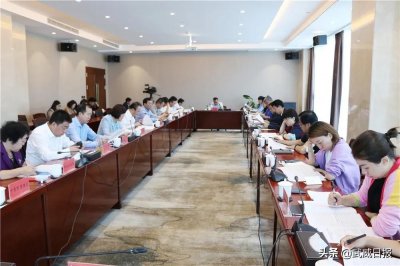 ​经济日报社副总编辑季正聚一行来武威调研采访