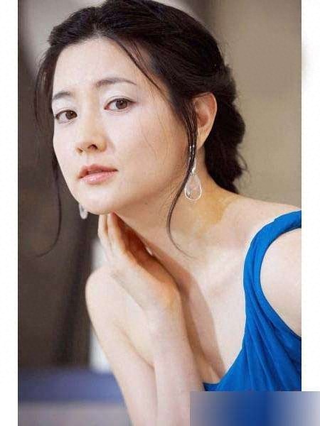 李英爱：韩国国宝级别的美人，温婉大气，气质优雅