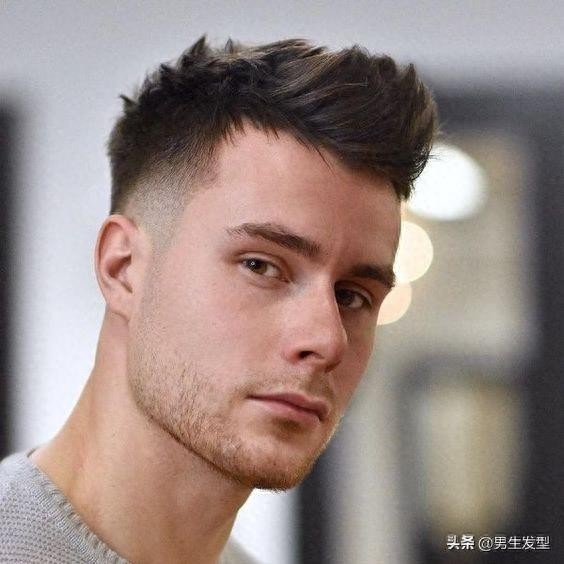 12款“两边铲光”男士发型,渐变的鬓边,清爽又帅气