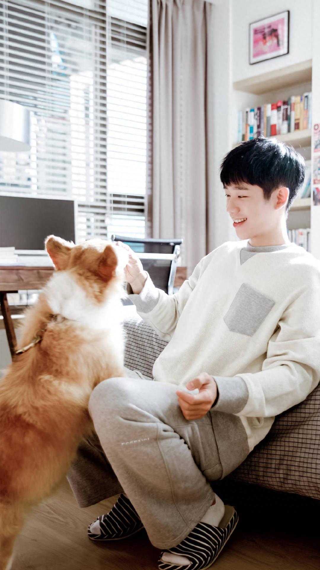 丁海寅阳光帅气写真图片手机壁纸