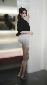 ​周妍希身材饱满却自称土肥圆，36岁逆龄女神的AB面生存法则