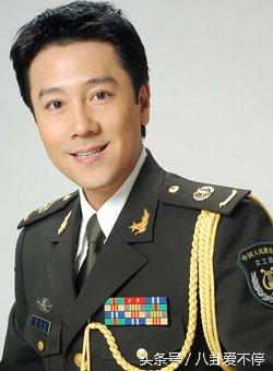 田亮晒父子旧照一家人共用一张脸 爸爸4开录田亮携儿子回归(1)