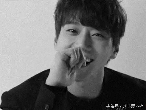 田亮晒父子旧照一家人共用一张脸 爸爸4开录田亮携儿子回归(8)