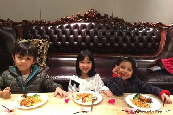 田亮晒父子旧照一家人共用一张脸 爸爸4开录田亮携儿子回归(11)