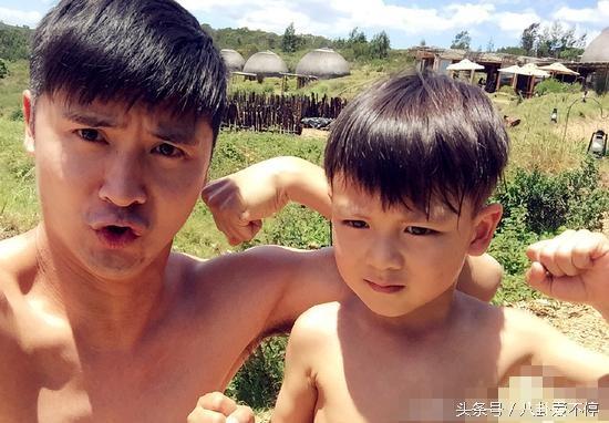 田亮晒父子旧照一家人共用一张脸 爸爸4开录田亮携儿子回归(4)