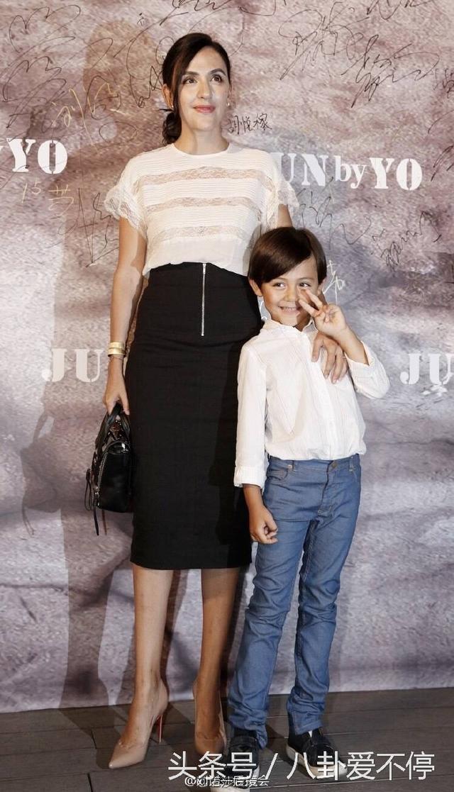 田亮晒父子旧照一家人共用一张脸 爸爸4开录田亮携儿子回归(13)