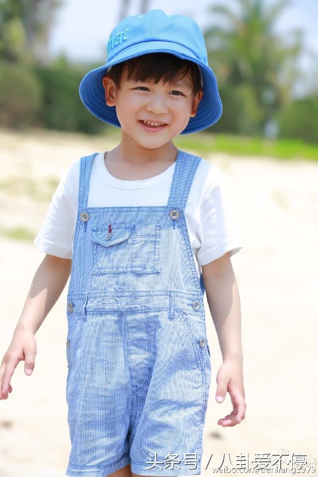 田亮晒父子旧照一家人共用一张脸 爸爸4开录田亮携儿子回归(5)