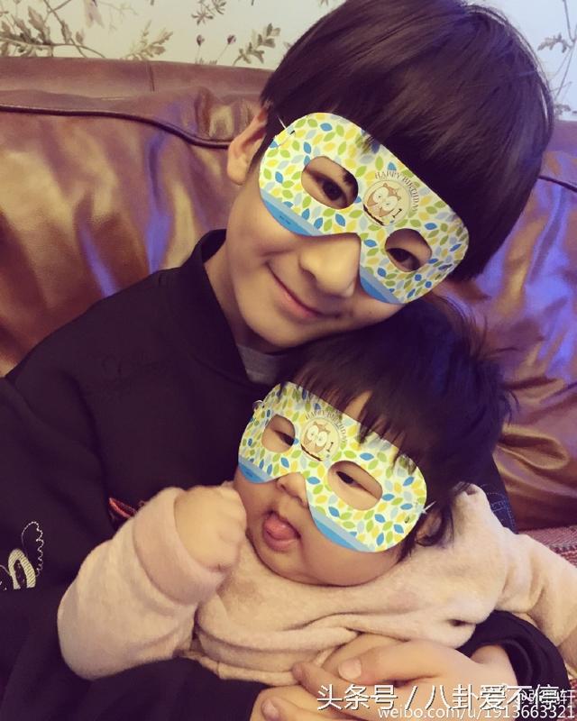 田亮晒父子旧照一家人共用一张脸 爸爸4开录田亮携儿子回归(16)