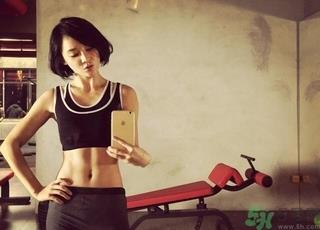 女生健身喝什么牛奶好？女生健身吃什么好？