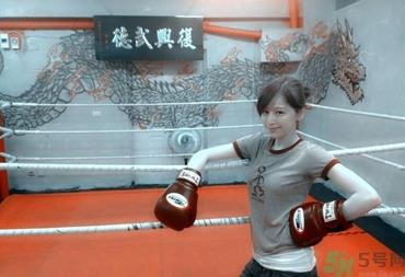 女生健身喝什么牛奶好？女生健身吃什么好？