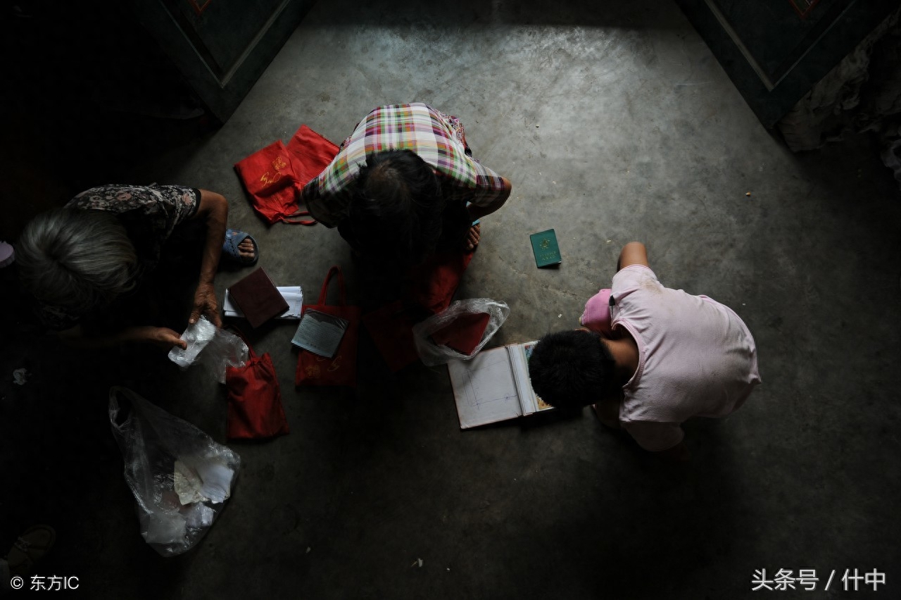 山东女孩患“狼人症”，见东西就咬且成天嘶吼，离婚母亲不离不弃