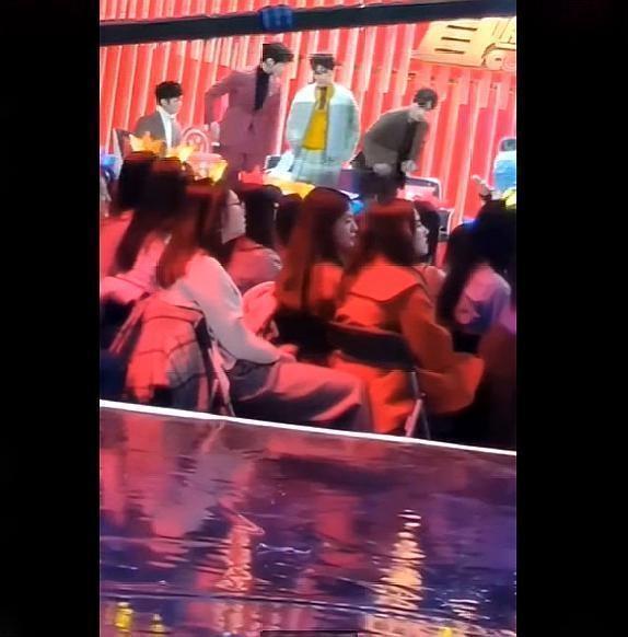 直通春晚录制生图,热巴穿高跟鞋脚变L形,魏大勋牙竟是两种颜色