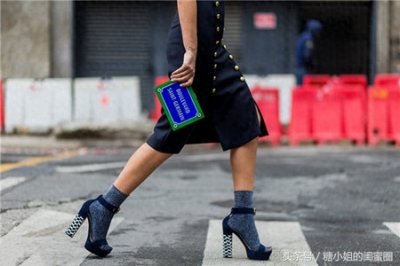 ​凉鞋配袜子，居然可以这么好看！